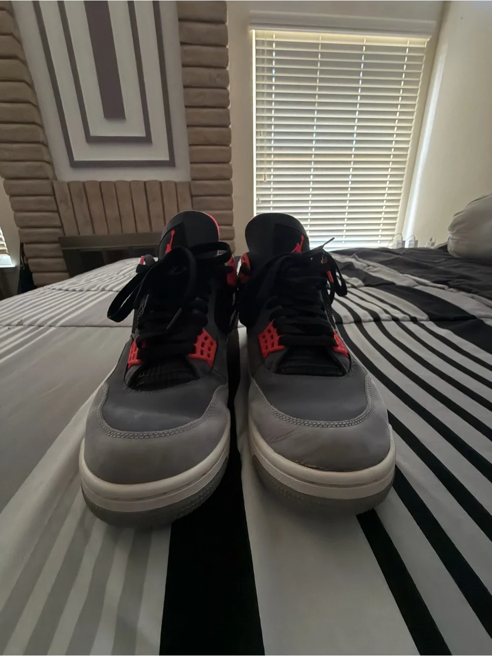 Men’s Jordan 4 Retro Infared, Size 10